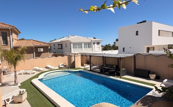 Resale - Villa -
Ciudad Quesada