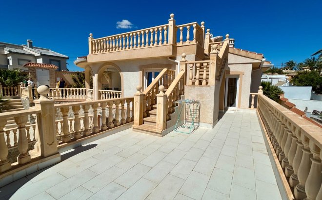 Resale - Villa -
Ciudad Quesada