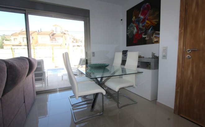 Resale - Villa -
Villamartin - El Galan