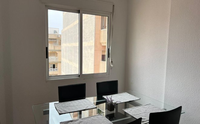 Resale - Apartment -
Torrevieja - Centro