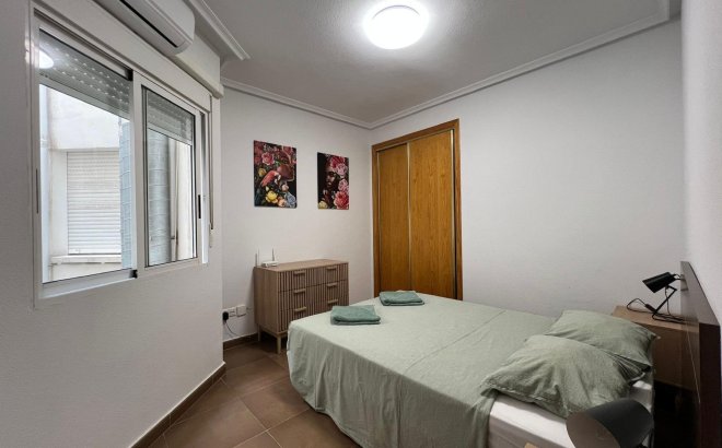 Resale - Apartment -
Torrevieja - Centro