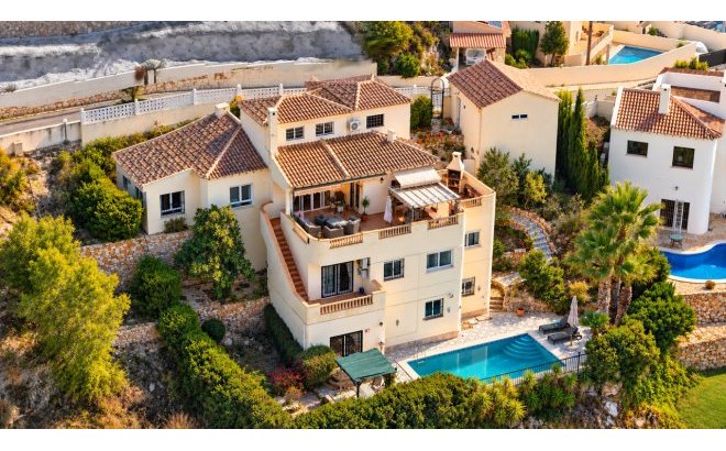 Resale - Villa -
Villamartin - Costa Blanca