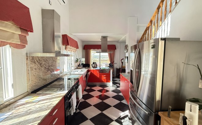 Resale - Villa -
Villamartin - Costa Blanca