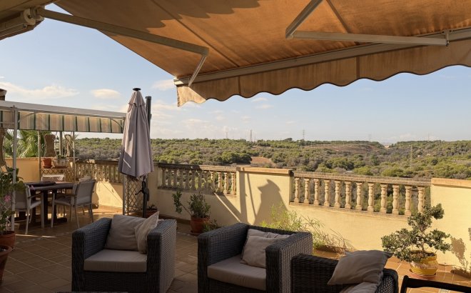 Resale - Villa -
Villamartin - Costa Blanca