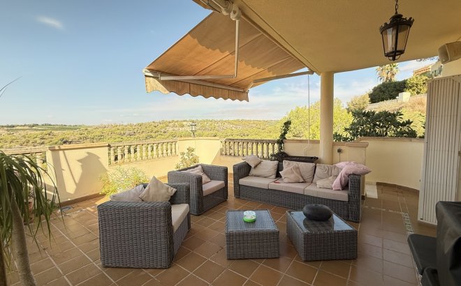 Resale - Villa -
Villamartin - Costa Blanca
