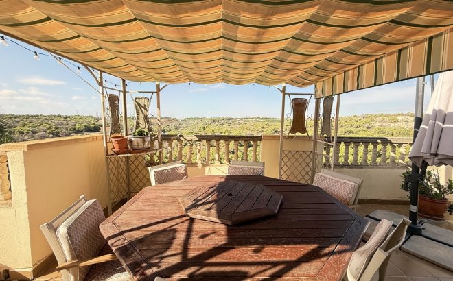 Resale - Villa -
Villamartin - Costa Blanca