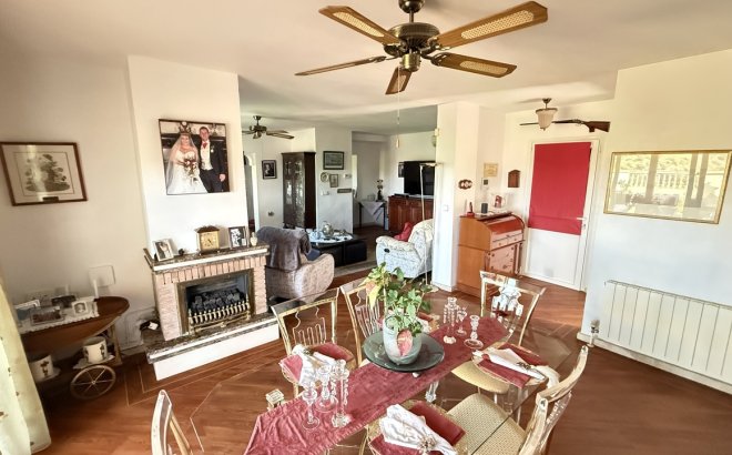 Resale - Villa -
Villamartin - Costa Blanca