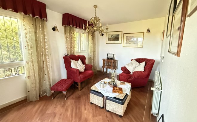 Resale - Villa -
Villamartin - Costa Blanca