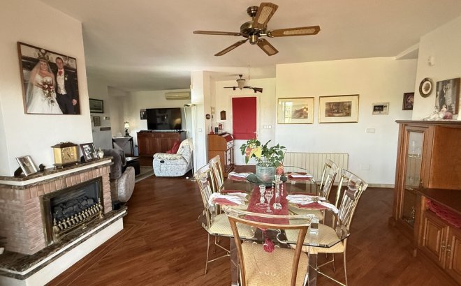 Resale - Villa -
Villamartin - Costa Blanca