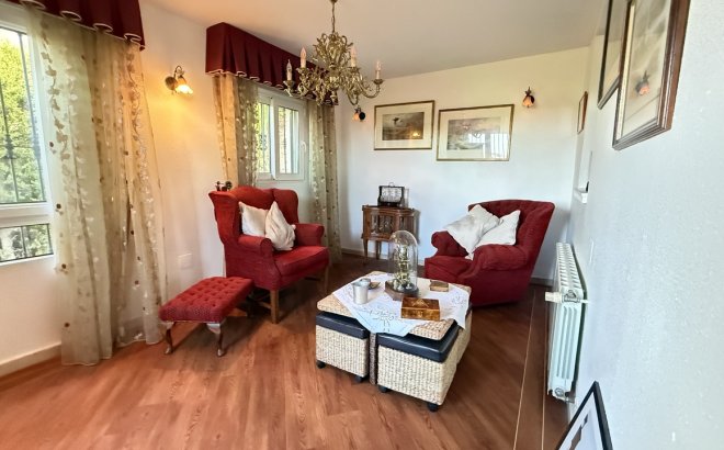 Resale - Villa -
Villamartin - Costa Blanca