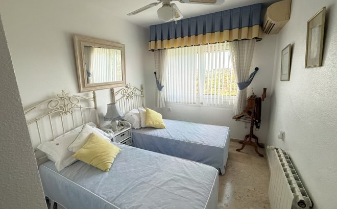 Resale - Villa -
Villamartin - Costa Blanca