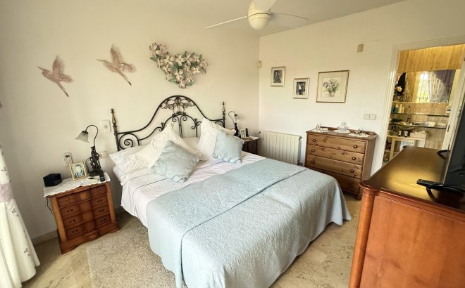 Resale - Villa -
Villamartin - Costa Blanca
