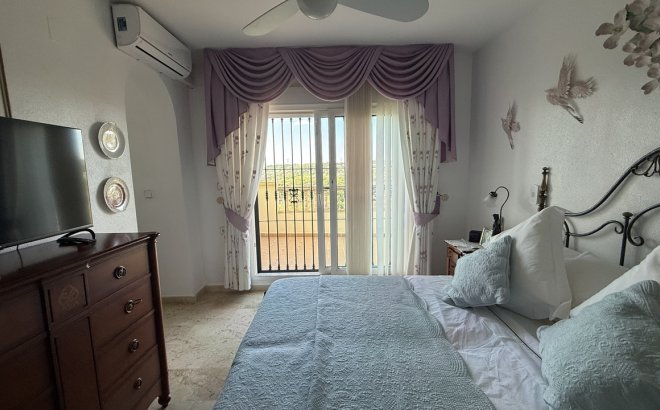 Resale - Villa -
Villamartin - Costa Blanca