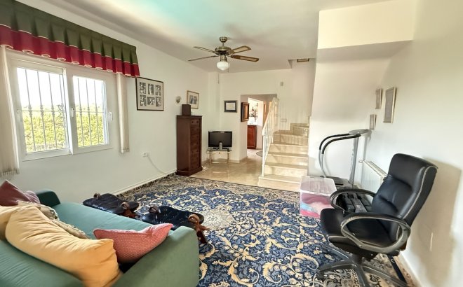 Resale - Villa -
Villamartin - Costa Blanca