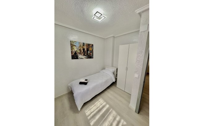 Resale - Apartment -
Torrevieja - Centro