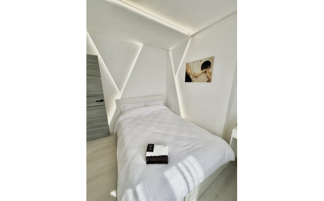 Resale - Apartment -
Torrevieja - Centro
