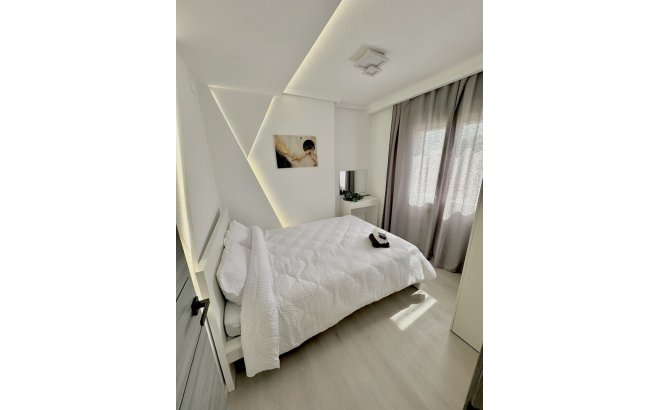 Resale - Apartment -
Torrevieja - Centro
