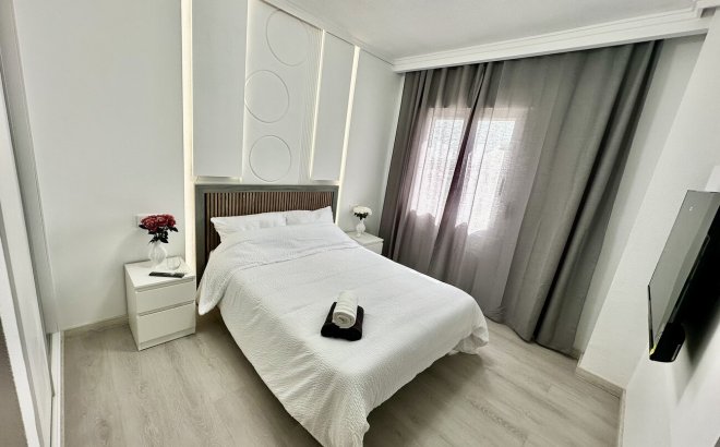 Resale - Apartment -
Torrevieja - Centro