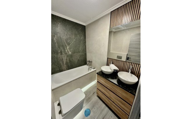 Resale - Apartment -
Torrevieja - Centro