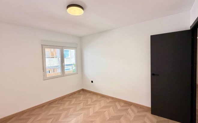 Resale - Apartment -
Torrevieja - Playa del Cura