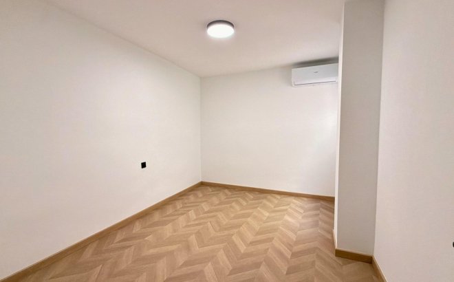 Resale - Apartment -
Torrevieja - Playa del Cura
