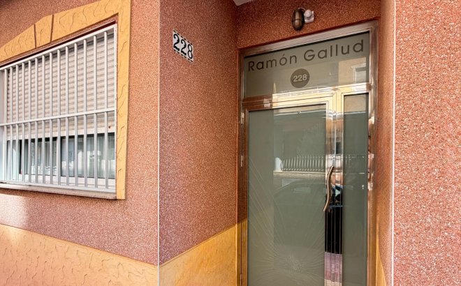 Resale - Apartment -
Torrevieja - Playa del Cura