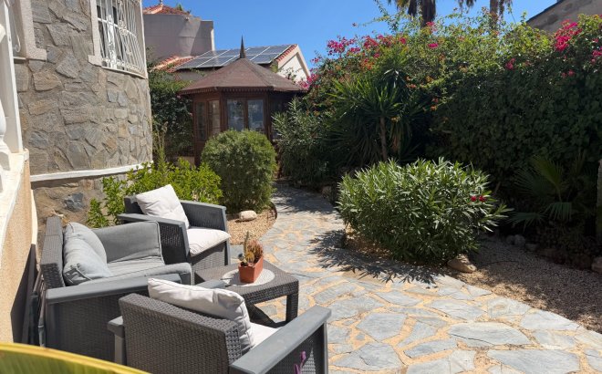 Resale - Villa -
Rojales - Inland