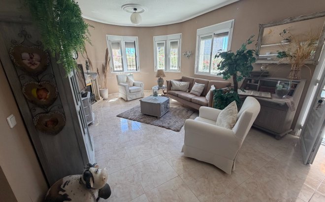 Resale - Villa -
Rojales - Inland