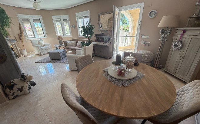 Resale - Villa -
Rojales - Inland