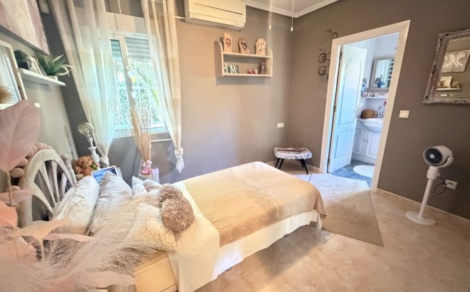 Resale - Villa -
Rojales - Inland