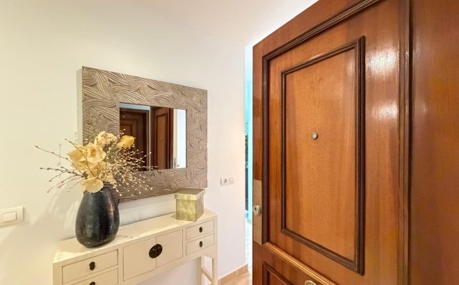 Resale - Apartment -
Torrevieja - Paseo Maritimo