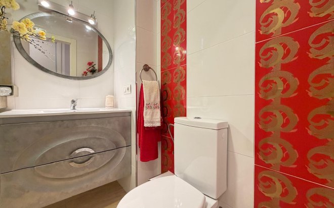 Resale - Apartment -
Torrevieja - Paseo Maritimo