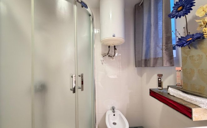 Resale - Apartment -
Torrevieja - Paseo Maritimo