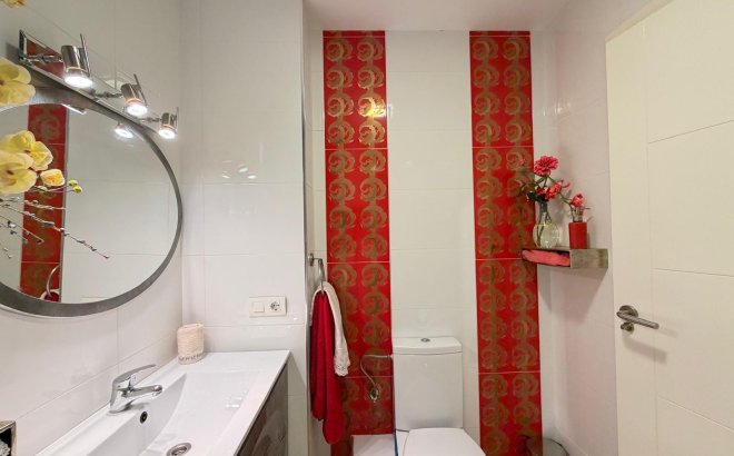 Resale - Apartment -
Torrevieja - Paseo Maritimo
