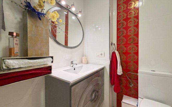 Resale - Apartment -
Torrevieja - Paseo Maritimo