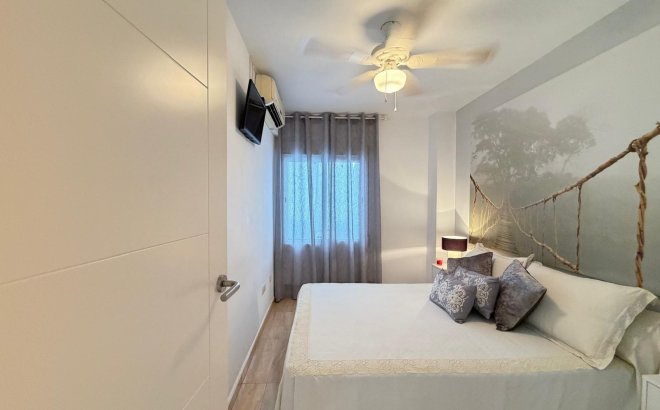Resale - Apartment -
Torrevieja - Paseo Maritimo