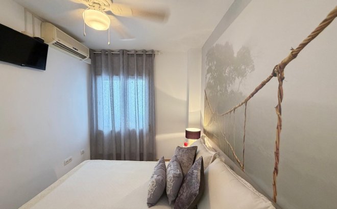 Resale - Apartment -
Torrevieja - Paseo Maritimo