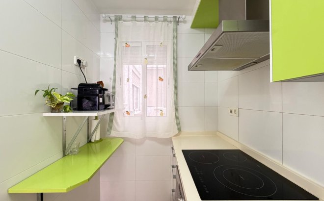 Resale - Apartment -
Torrevieja - Paseo Maritimo