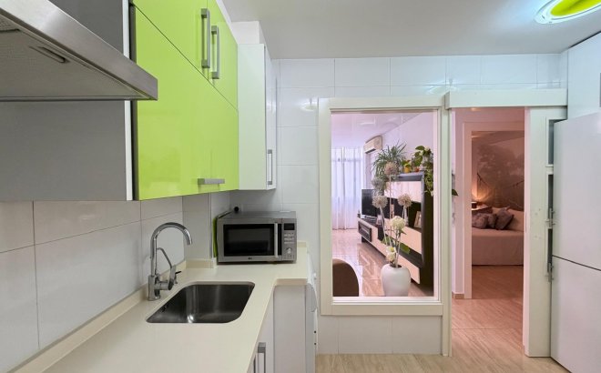 Resale - Apartment -
Torrevieja - Paseo Maritimo