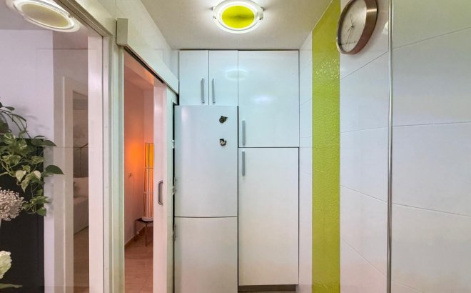 Resale - Apartment -
Torrevieja - Paseo Maritimo