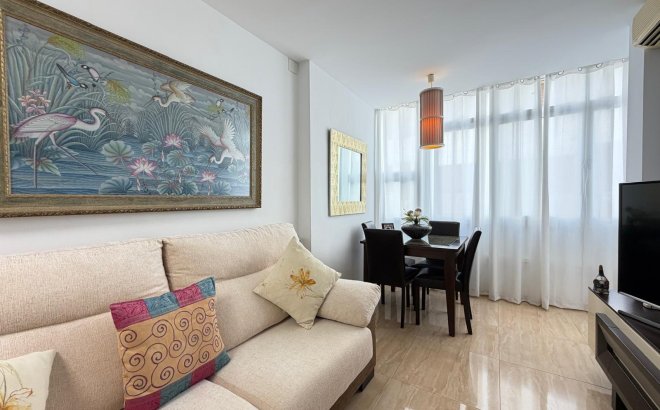 Resale - Apartment -
Torrevieja - Paseo Maritimo
