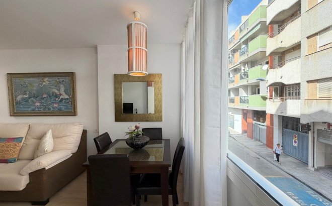 Resale - Apartment -
Torrevieja - Paseo Maritimo