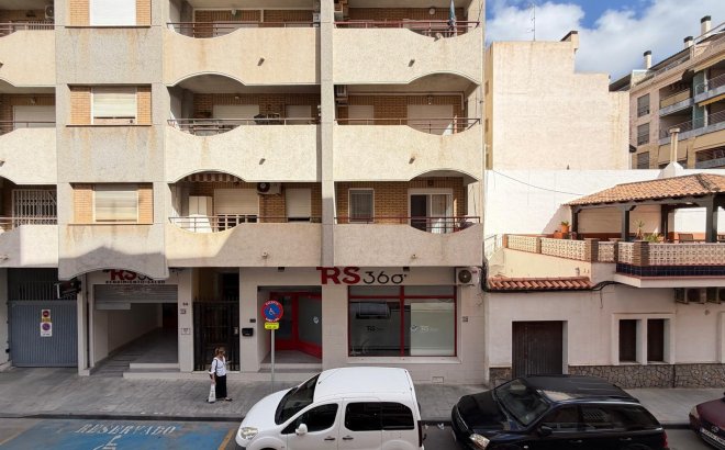 Resale - Apartment -
Torrevieja - Paseo Maritimo