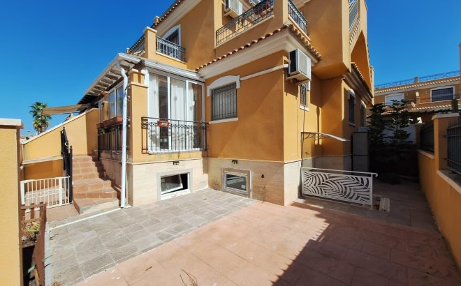 Resale - Dúplex -
Torrevieja - Aguas Nuevas