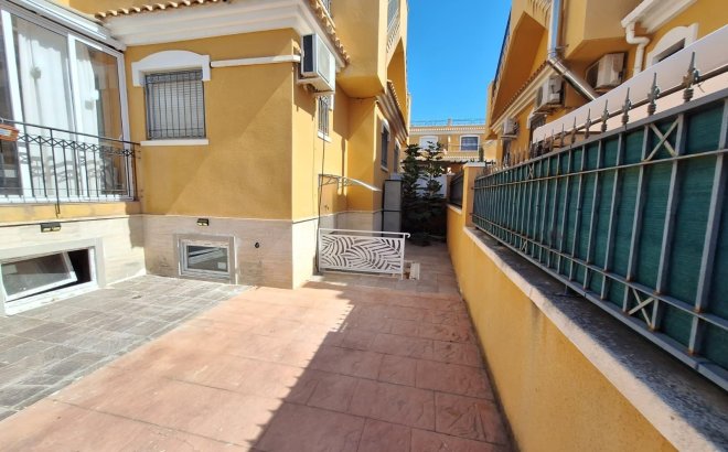 Resale - Dúplex -
Torrevieja - Aguas Nuevas