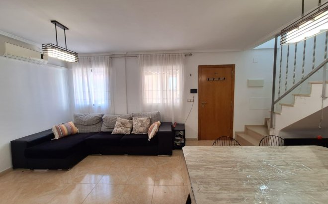 Resale - Dúplex -
Torrevieja - Aguas Nuevas