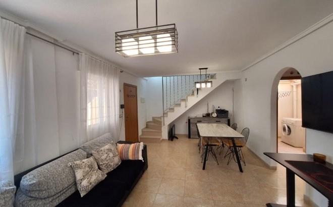 Resale - Dúplex -
Torrevieja - Aguas Nuevas