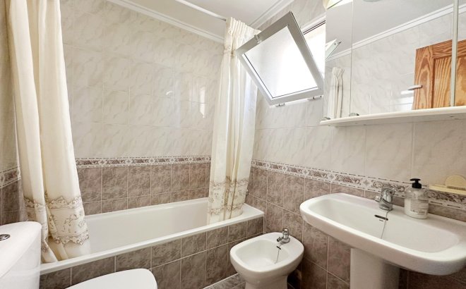 Revente - Appartement -
Torrevieja - Playa del Cura