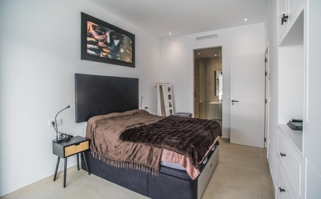 Resale - Villa -
Rojales - Inland