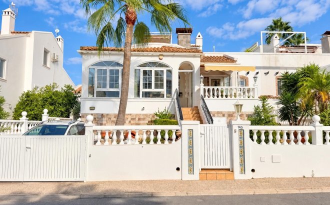 Resale - Villa -
Orihuela Costa - Costa Blanca